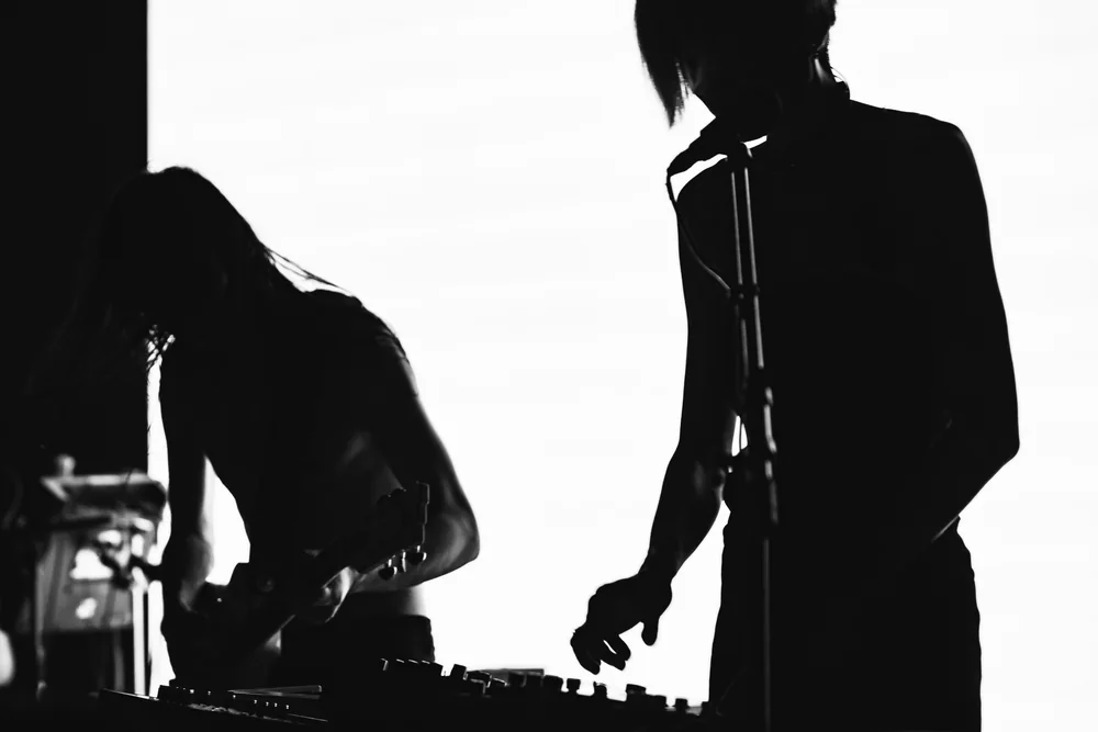 两位音乐人的剪影